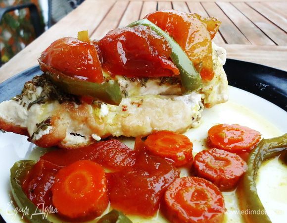 Выкладываем курочку на тарелку, украшаем овощными цукатами, можно еще полить сливочным соусом. В качестве гарнира хорошо подойдет рис. Надеюсь, вам понравится мой эксперимент )) Приятного аппетита!!!