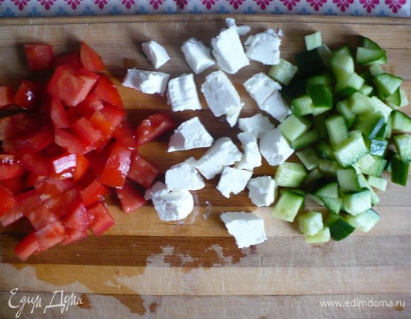 Некоторые после этого булгур промывают, некоторые нет. 
Другой вариант его приготовления – это промыть булгур, и залить кипятком. Оставить набухать на 1-2 часа. Это уже по желания каждого, но я такой способ не пробовала. 
