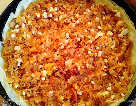 На четвёртый слой выкладываем начинку.