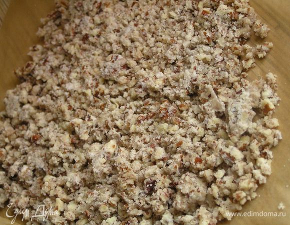 и выложить на пергамент, разровнять, остудить и поломать на небольшие пластинки.