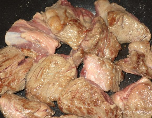 "Запечатаем " наше мяско со всех сторон  на среднем огне