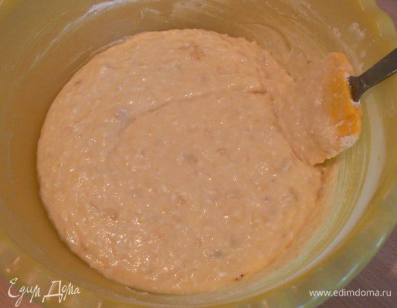 Как только тесто становится более менее однородным, вымешивание прекращаем 