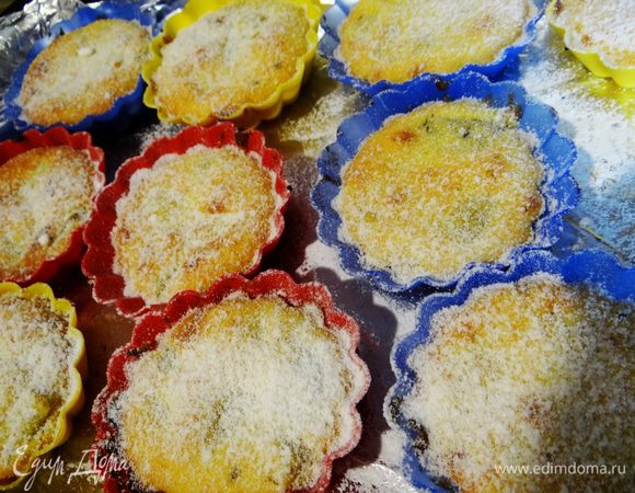 Вот такие вот получились маффины-симпатяжечки. Удержатся невозможно, да и..стоит ли вообще?..;-)