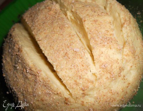 Через 10 минут делаем надрезы острым ножом как на фото и оставляем на подход в теплом месте на 30 минут.