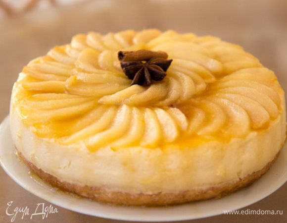 Сверху поливаем уваренным сиропом с желатином. Он придаст блеск грушам.
В общей сложности торт должен простоять в холодильнике не менее 4 часов, до того ка его можно будет резать.
Торт можно украсить звездочкой бадьяна(аниса) и палочкой корицы.