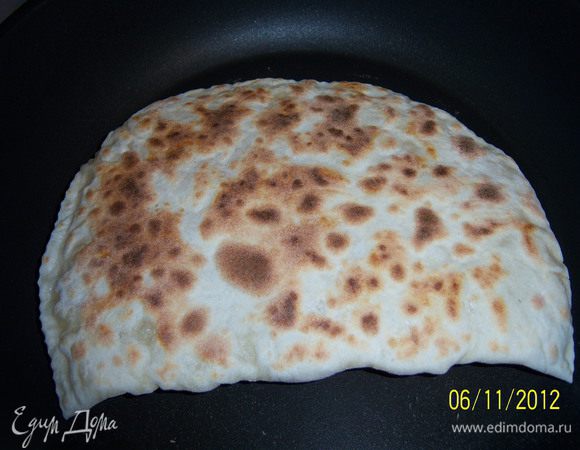 ...обжарить с обеих сторон в разогретой сковороде