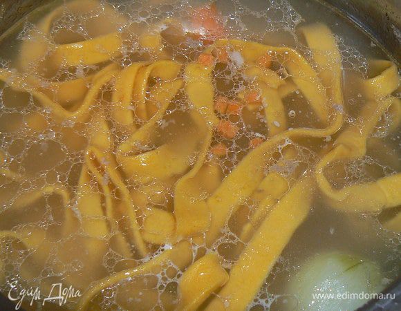 отварить 5-7мин в курином бульоне с добавлением специй.кореньев итд