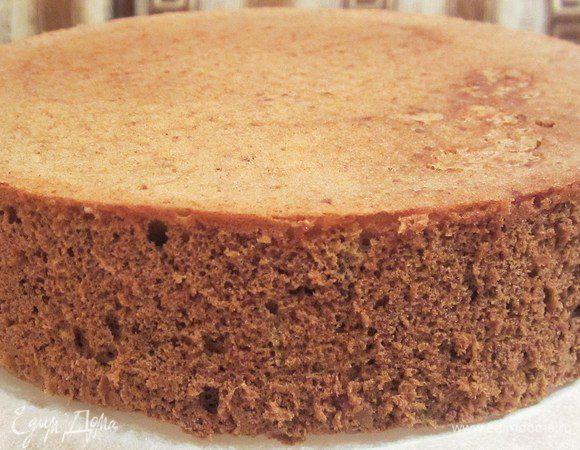 Поставить в заранее разогретую духовку на 180 градусов и оставить там на 50 минут.