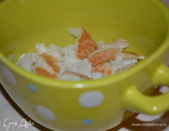 белый хлеб замочитьв 2 ст. ложках молока.