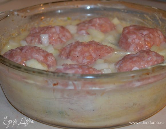 Залить этой смесью шарики и поместить в духовку на 40-45 минут при 200 градусах. 