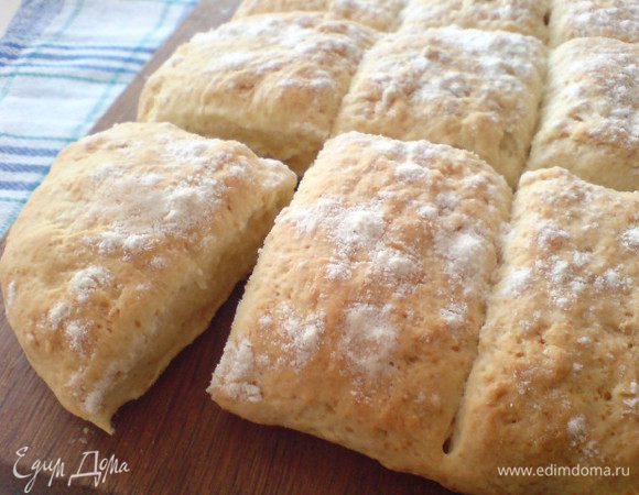 Через 15 минут наши булочки готовы. Подавать на стол лучше теплыми. Приятного аппетита!