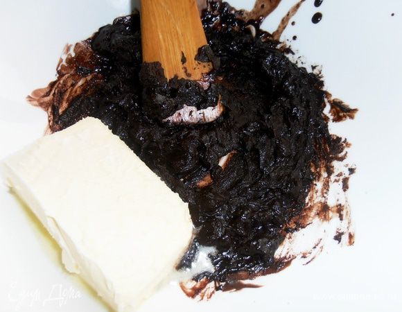 Добавляем масло порциями...