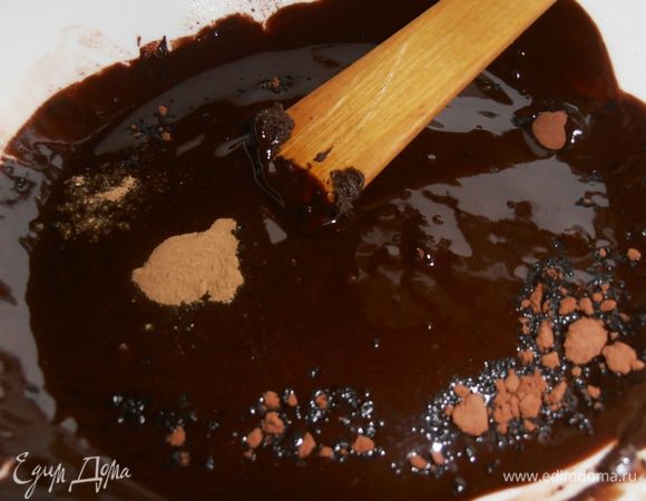 Корицу и мускат я добавляла в два приёма...,пробовав на вкус.Везде нужна мера!