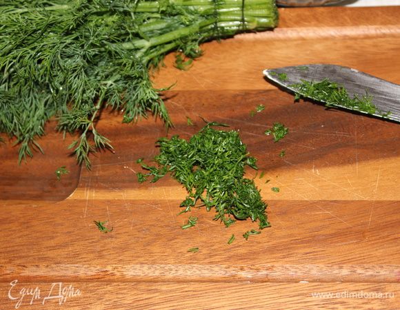 При подаче разлить суп по тарелкам и посыпать рубленной зеленью. Приятного и здорового вам аппетита!!!   