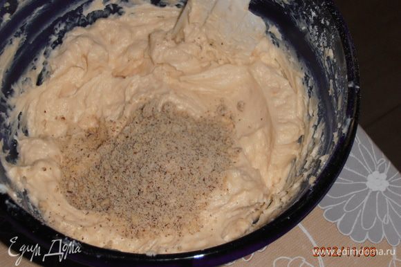 мягкое масло взбить со сгущенкой,соединить с молочной массой и еще раз взбить, добавить молотые орехи.