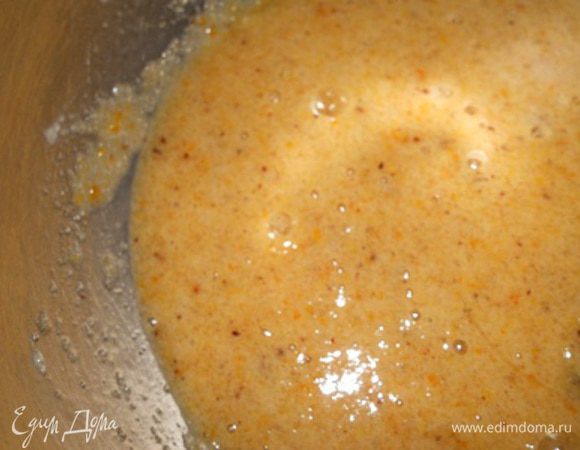 Добавить сахар, разрыхлитель, яйцо, масло и растереть.