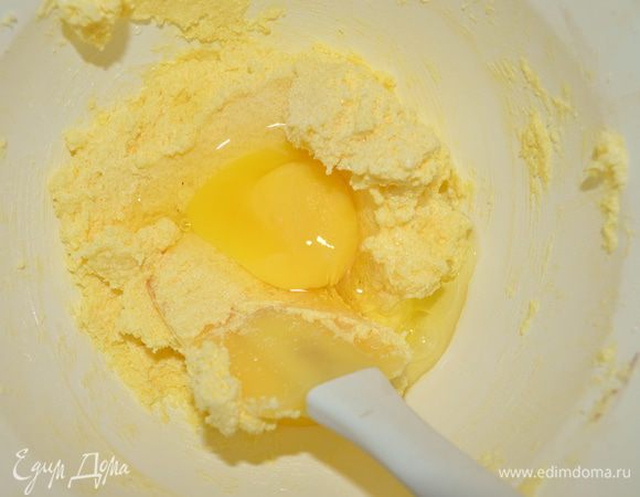 добавить яйцо и соль ...перемешать!