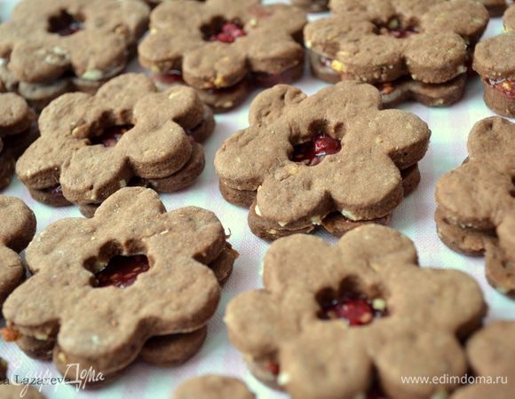 склеиваем печеньки по 2 штуки)