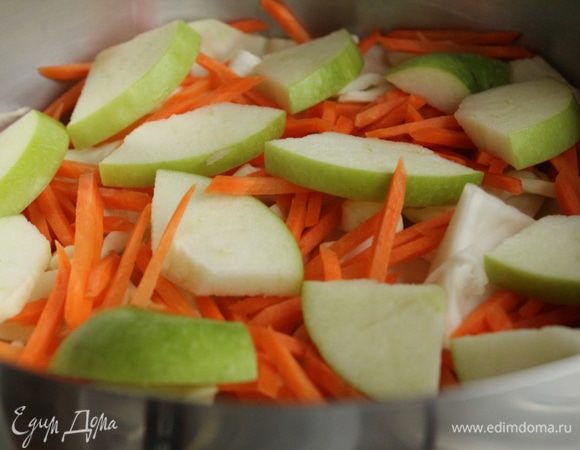 На морковь — часть яблок.