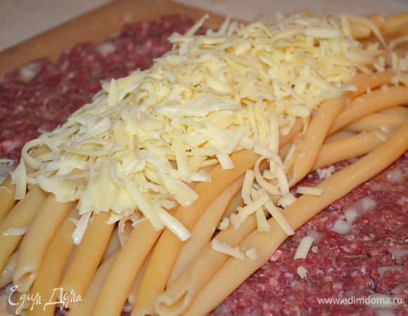 макароны присыпаем тертым сыром