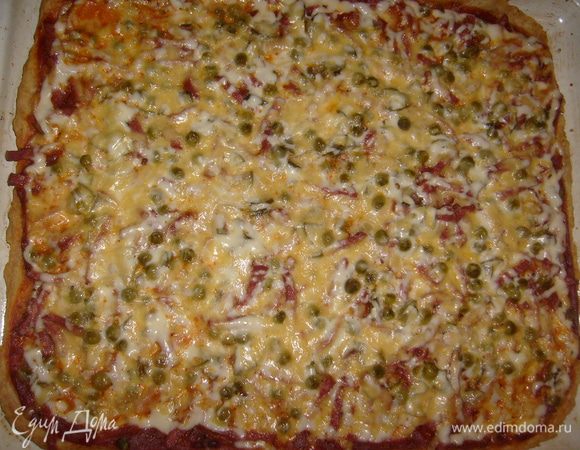 Поставить в разогретую духовку минут на 20, до готовности теста.