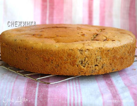 Выпекаем при 190С около 1,5 часов. Ориентируйтесь по своей духовке, зубочистка должна выходить из готового коржа сухой. Даём немного остыть в форме, затем вынимаем и остужаем на решётке.