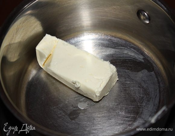 Растопить сливочное масло.