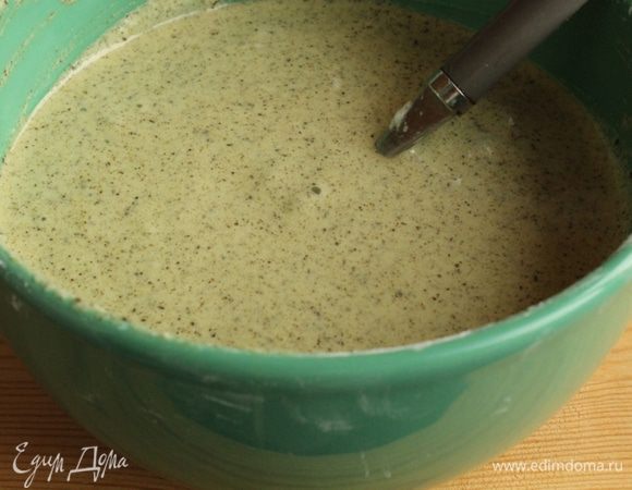 Аккуратно соединить обе смеси и перемешать.