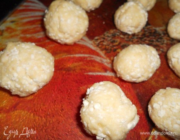 Залепить каждый  и скатать в шарик.