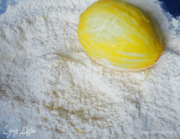 Смешаем в отдельной мисочке "сухие" ингредиенты.