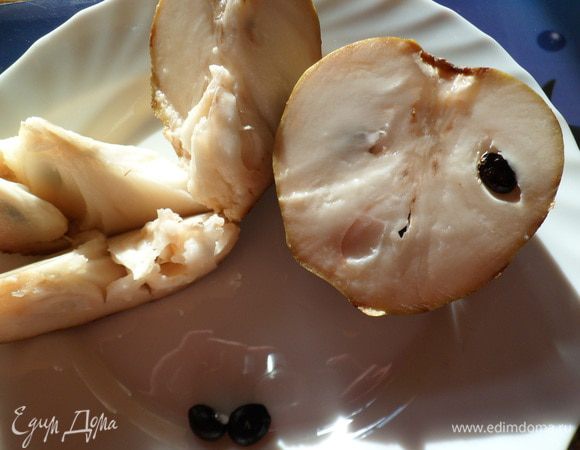 Затем берем черимойю,разрезаем ее на части