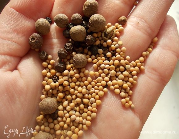 Добавить в воду специи.