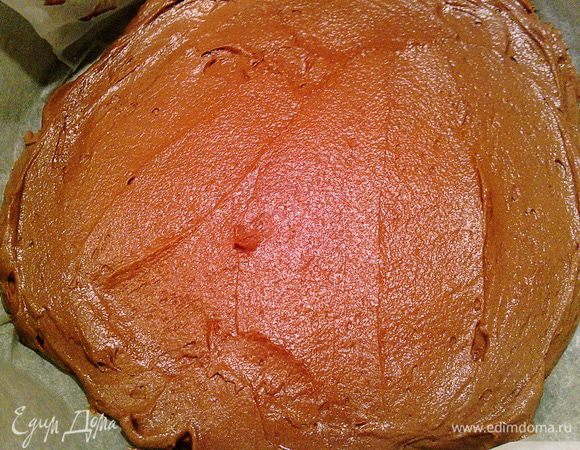 Взбиваем в пену масло, сахар и какао. Добавляем яйцо и ваниль, взбиваем. Затем всыпаем муку и хорошо перемешиваем.Перекладываем тесто в застеленную пергаментом форму и выпекаем 20 - 25 мин. При температуре 175 С. Готовность проверяем зубочисткой, она должна выходить со слегка влажными крошками.