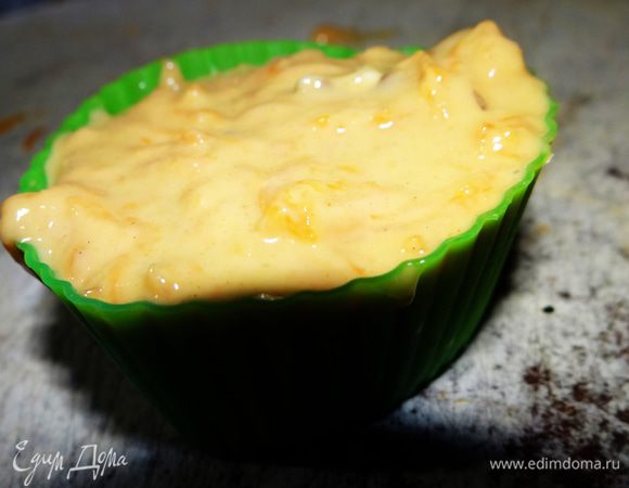 Наполнить силиконовые формочки тестом и выпекать около 15 минут при температуре 190*С.
