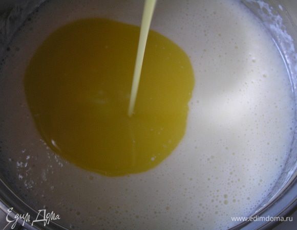 и растопленное сливочное масло, перемешать.