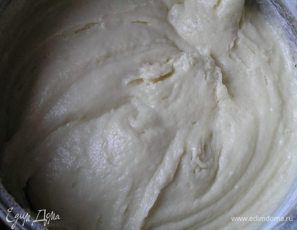 замесить негустое тесто.