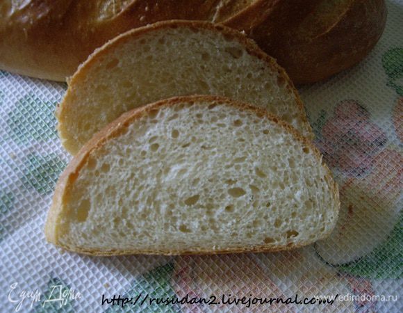 Готовые батоны я смазываю «кисельком» — крахмалом, заваренным кипятком.