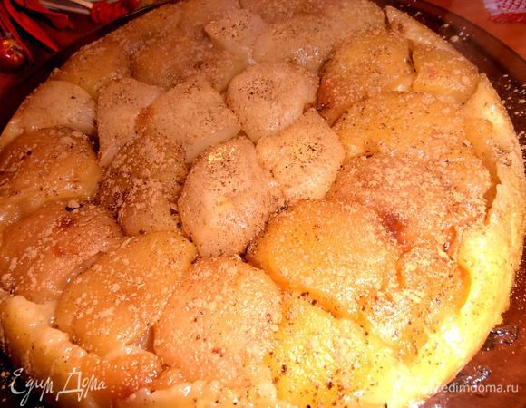 Отправляем мужа назад в комнату (ничего, подождет, ему и так половина достанется!) и займемся украшательством: пока горячий - посыпаем корицей...