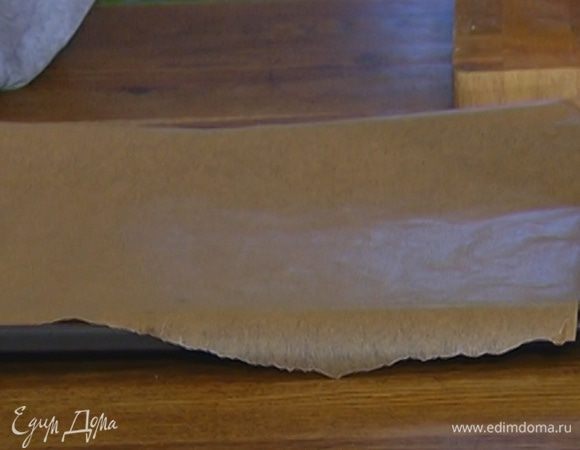 Противень выстелить бумагой для выпечки.