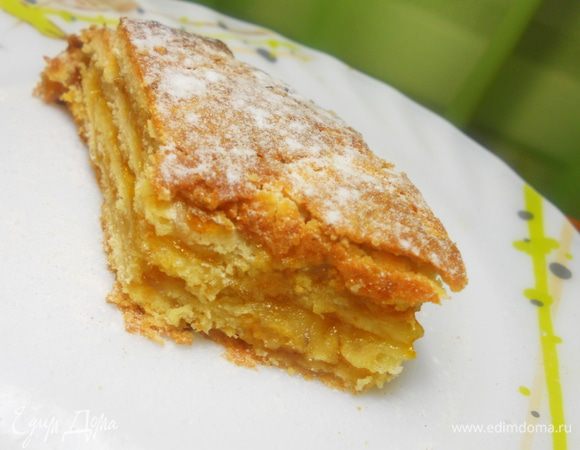 Приятного аппетита! Решила добавить пару слов, рулет лучше всего выпекать в длинной узкой форме для кексов, но если ее нет не беда, можно и на противне, просто он тогда будет немного измениться в форме.