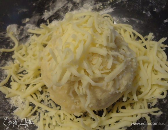 Натереть сыр.