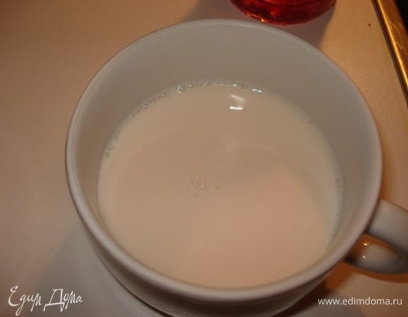 Затем процедить, добавить розовую воду и сироп.