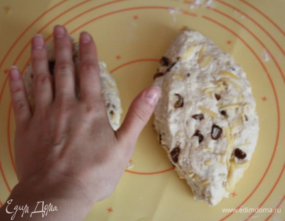 Я решила сделать два хлебушка. Вот такие получились.