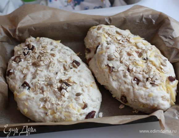 Как только тесто начнет подниматься,отправить хлебушки в разогретую до 190 градусов до образования золотистой корочки. У меня на это ушло 25 минут.