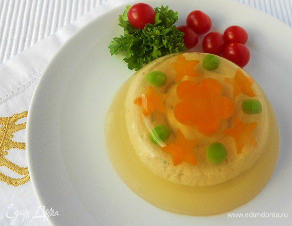 Убрать в холодильник минимум часа на 3. Перед подачей окунуть формочки на пару секунд в горячую воду и перевернуть на блюдо.