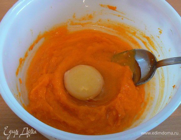 добавить соль,яйцо, сахар,масло