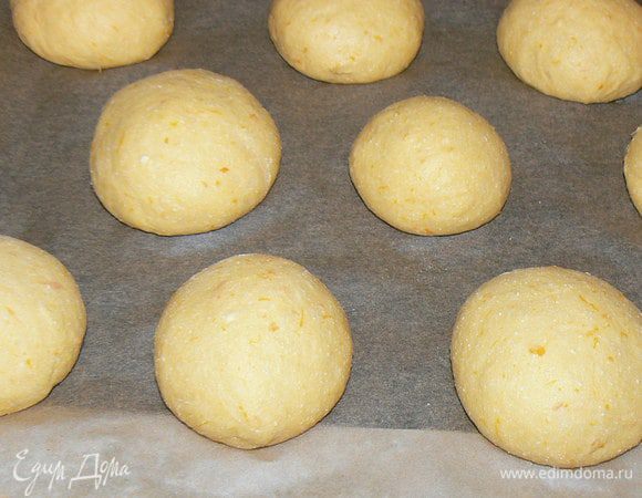 сформировать булочки,дать расстояться мин 20-30,смазать яйцом+молоко,посыпать кунжутными семечками, отправить запекаться