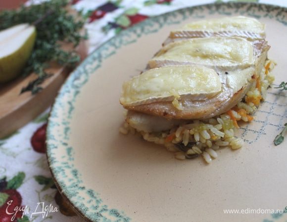 Готовое блюдо я накрыла фольгой и дала постоять минут 15. Отлично вышло; блюдо сочное, но за счёт вина груши не кажутся приторными. Повторять буду однозначно!