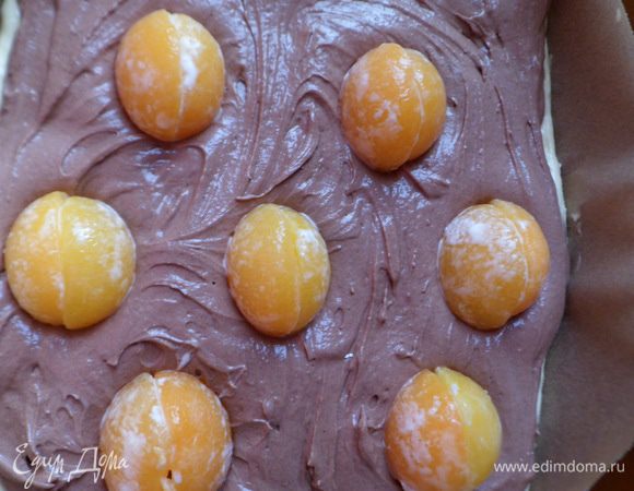 укладываем сверху на тесто.