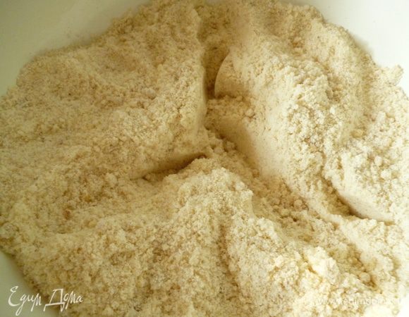 Сухую смесь делим на три части.